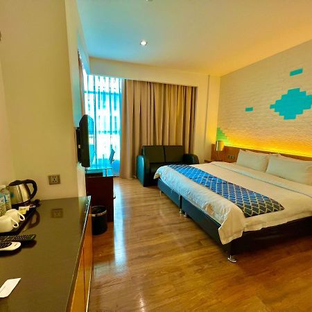 New World Express Motel Бінтулу Екстер'єр фото