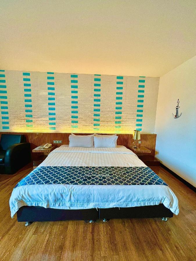 New World Express Motel Бінтулу Екстер'єр фото